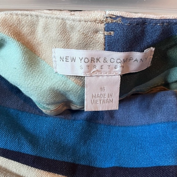 New York & Co shorts size 16 stripe​ - Picture 2 of 3